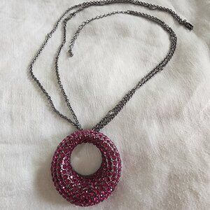 JOAN BOYCE RASPBERRY SWAROVSKI CRYSTAL ETERNITY CIRCLE PENDANT-NEW